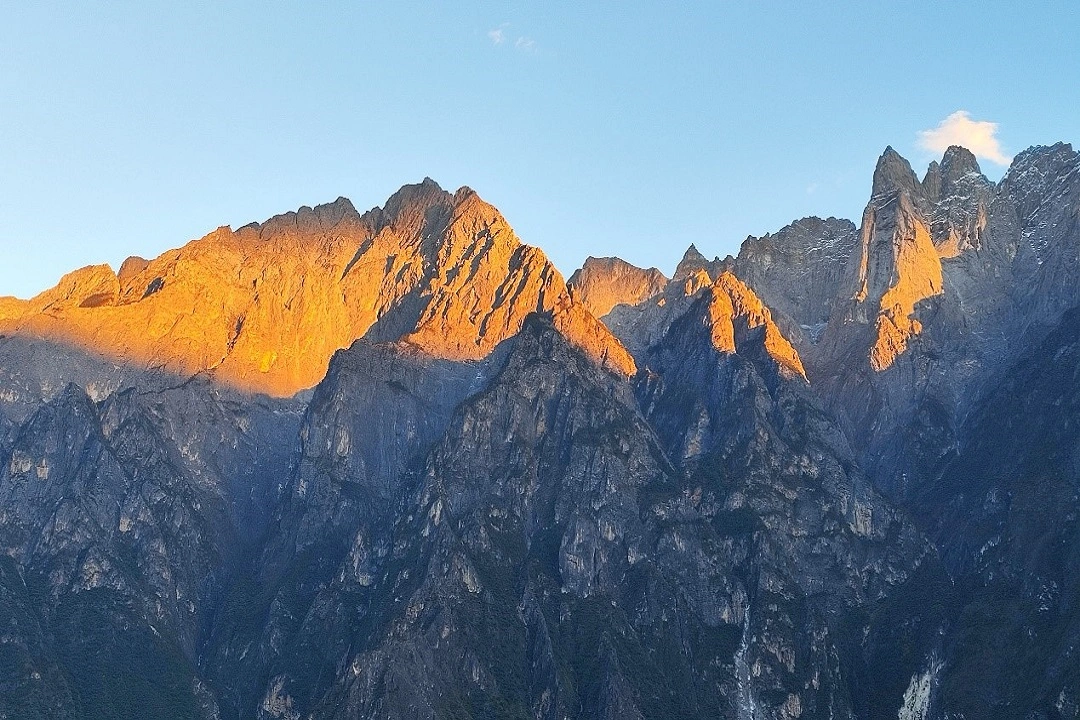 Tiger Leaping Gorge Hiking and Jade Dragon Snow Mountain Trip: A Deep Dialogue with Nature